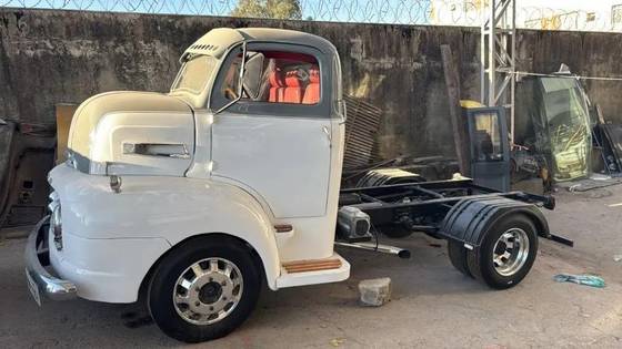 FORD CUSTOM 3.9 DELUXE TUDOR V8 GASOLINA 2P MANUAL